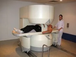 RMN pentru persoanele obeze deschise la nivelul coloanei vertebrale și un mic bazin