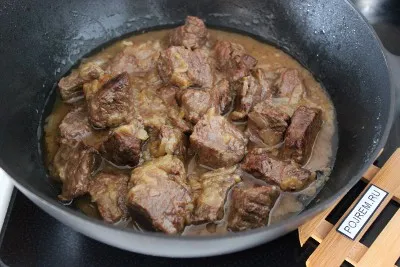 Pörkölttel hagymával - lépésről lépésre recept, hogyan kell főzni fotókkal