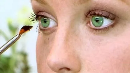 Noi facem machiaj pentru ochi gri-verde