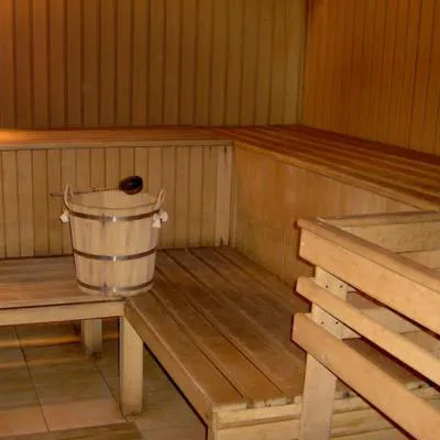 Sauna în subsolul unei case private de stabilire saună și piscină pe cont propriu