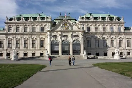 Белведере във Виена сам