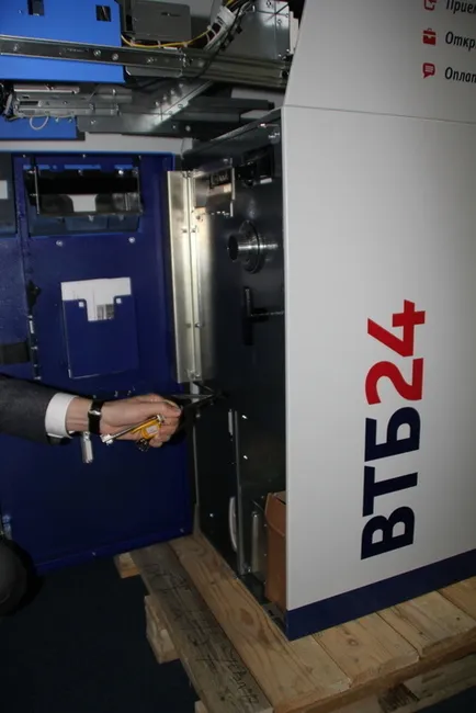 Банките прилагат нови банкомат българска продукция - блог - със собствените си очи - ние сме направили