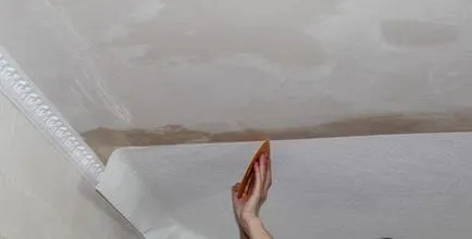 Стекът тапет тавана с ръцете си за живопис - видео поставяне