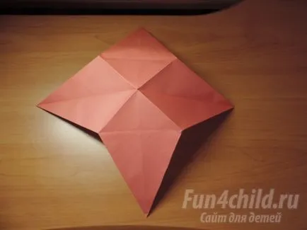 Оригами петел - символ на 2017 петлето с ръцете си