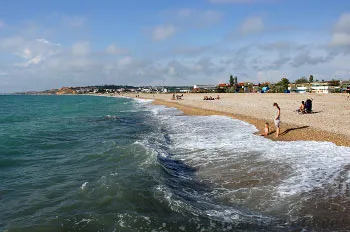 Nyugodj Lyubimovka falu a Krímben, a vezető a turisták számára