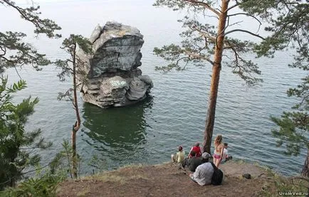 Lake Itkul és Sátán-szikla kő