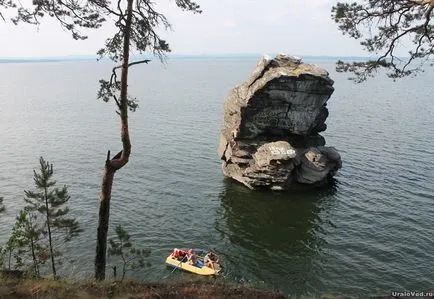 Lake Itkul és Sátán-szikla kő