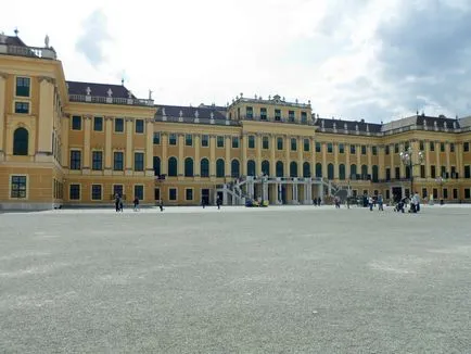 A park és a Schönbrunni kastély Bécs