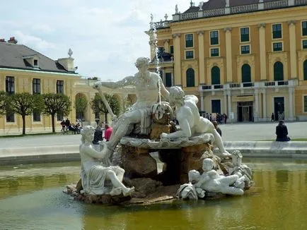 A park és a Schönbrunni kastély Bécs