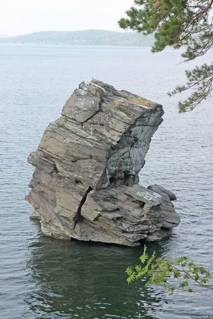 Lake Itkul és Sátán-szikla kő