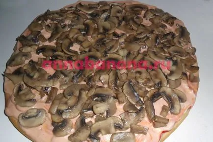 Pizza a kész torta a mikrohullámú