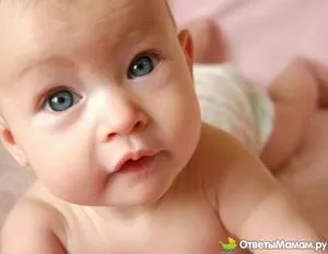 Защо новородено пръдни какао, новородено бебе