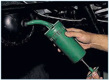 Az olajszint ellenőrzése a hajtómű hátsó tengely Chevrolet Niva