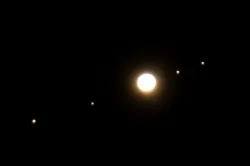 Най-голямата луна на Юпитер - астрономия на Руски