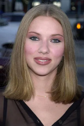 Színésznő Scarlett Johansson alakulása stílus az első kiadvány 1996-ban a mai napig,