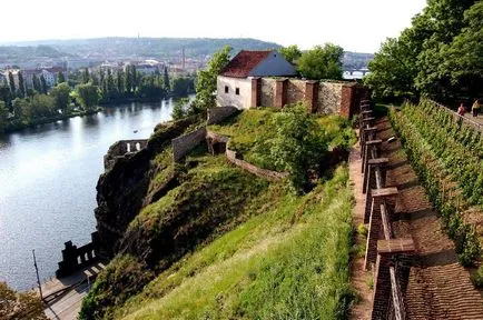 Vysehrad Prága, történelem, jellegzetes tájékozódási pontok, fotók és videók