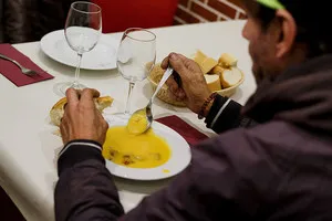 A levesek hasznosak, előnyös tulajdonságokkal, hasznos a gyomor leves - nő s nap