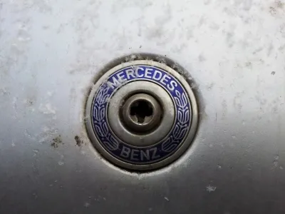 Подмяна на Mercedes звезда върху предния капак (- гледката -) Мерцедес Бенц W208 CLK
