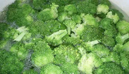 Broccoli la cuptor (cu brânză și ouă, carne de pui) reteta