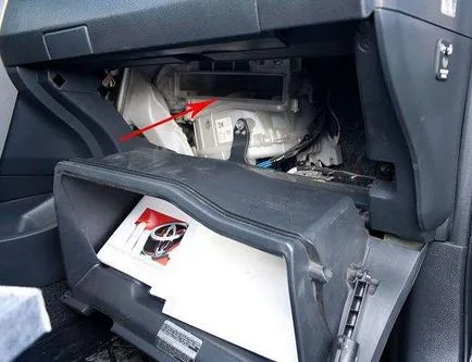 Înlocuirea și instalarea interiorului vehiculului cu filtru al mâinilor