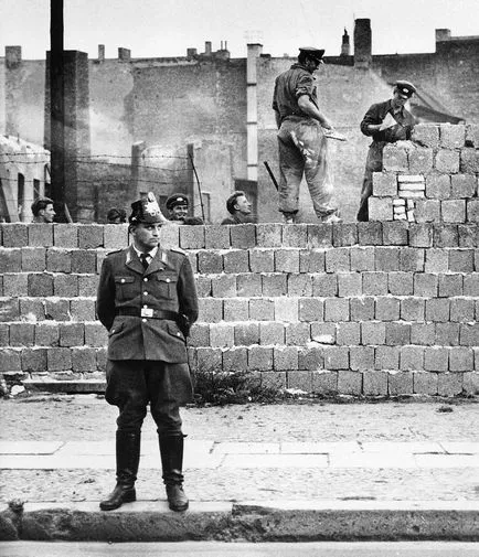 Zidul Berlinului 50 ani mai târziu, fotografii de știri