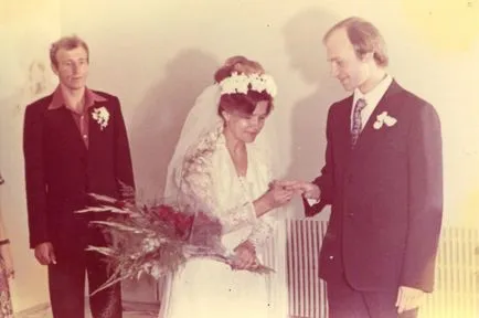 Ухажването като отпразнува сватбата на преди 100, 50 и 30 години, на обществото, на AMF Казан