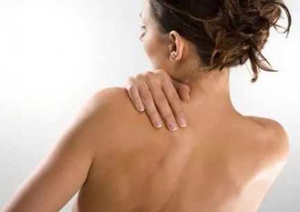 Fájdalom a gerinc, a lapockák között okok és a kezelés