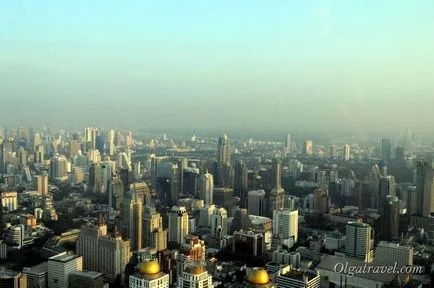 Amit látni Bangkok legmagasabb épülete Thaiföldön, egy megfigyelő fedélzeten és éttermek Bayok