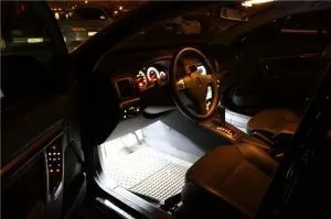 Efectuarea iluminarea interiorului auto cu propriile lor mâini