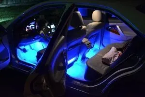 Efectuarea iluminarea interiorului auto cu propriile lor mâini