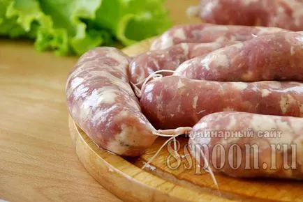 cârnați de casă, în intestin a unei rețete într-o mașină de tocat carne