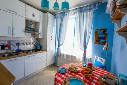 Design de bucătărie în stil marin, cu mâinile în decorarea principiilor principale