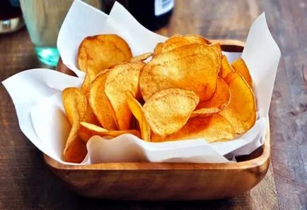 Домашно картофен чипс в рецептата на фурната у дома със снимка