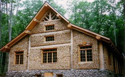 Eco-casa din lemn si lut excentricitate sau bun simț