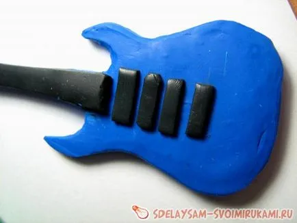 Elektromos gitár készült polimer agyag, a mester osztály saját kezűleg