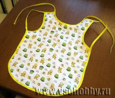 Bib kötény vállpántos a gyermek keze szabad Pattern