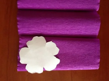 Виолетови от гофрирана хартия - моят живот