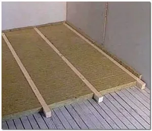 Így a fa padló az erkélyen az anyagválasztás és a folyamat szóló kezüket, fotó és videó