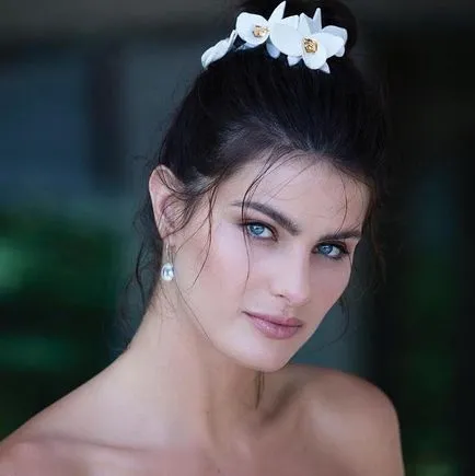 Isabeli Fontana căsătorit în rochie transparentă