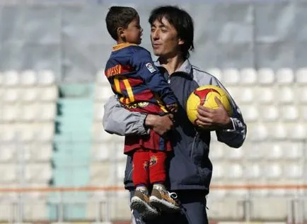 Ca un băiat într-un tricou de sac Messi a realizat visul (foto)