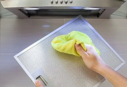 Как да се почисти капака на мазнините в дома