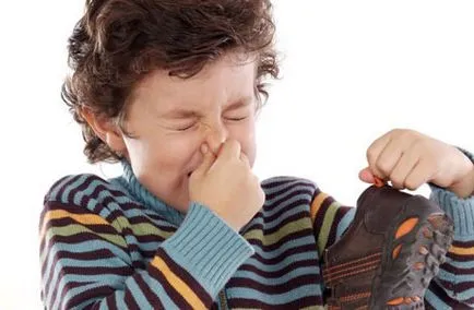 Cum de a elimina mirosul de pantofi și să le aducă mijloace disponibile