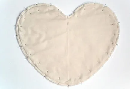 Как да шият възглавница във формата на сърце