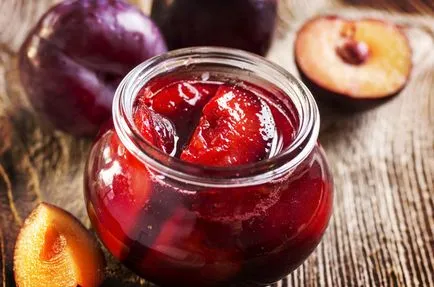 Как да се затвори Plum в собствен сок