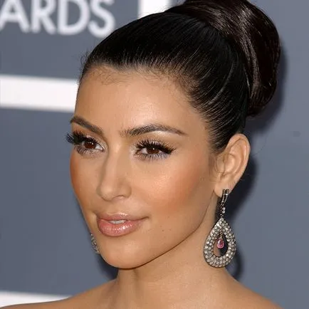 Kim Kardashian előtt és után műanyag, fotó, kozmopolita magazin