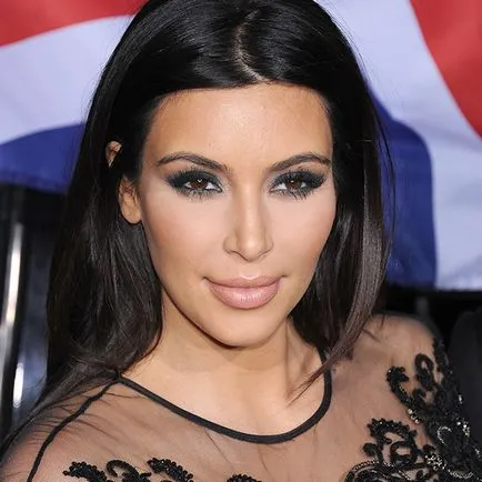 Kim Kardashian előtt és után műanyag, fotó, kozmopolita magazin