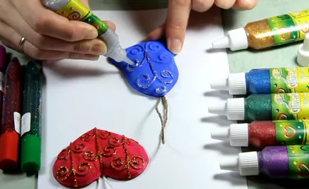 Гръдни играчки от гипсови ръце - занаяти за новата година със собствените си ръце