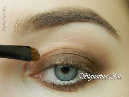 Make-up Smokey Eyes cu nuanțe de bronz pentru ochi albastru tutorial cu fotografii