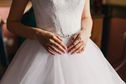 Описание на сватбена рокля, по-добре е да си купите или шият
