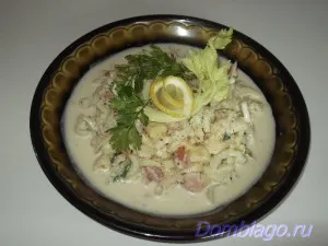O salată răcoritoare de țelină și petiolar de pui afumat